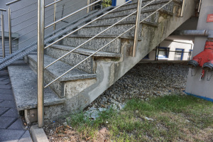 Begutachtung Treppe mit Natursteinbelag